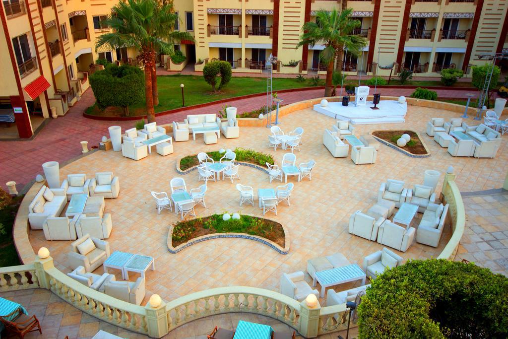 Cataract Pyramids Resort Kafrat al Jabal Exterior photo