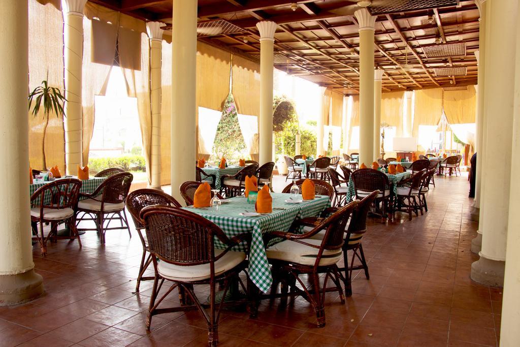 Cataract Pyramids Resort Kafrat al Jabal Exterior photo