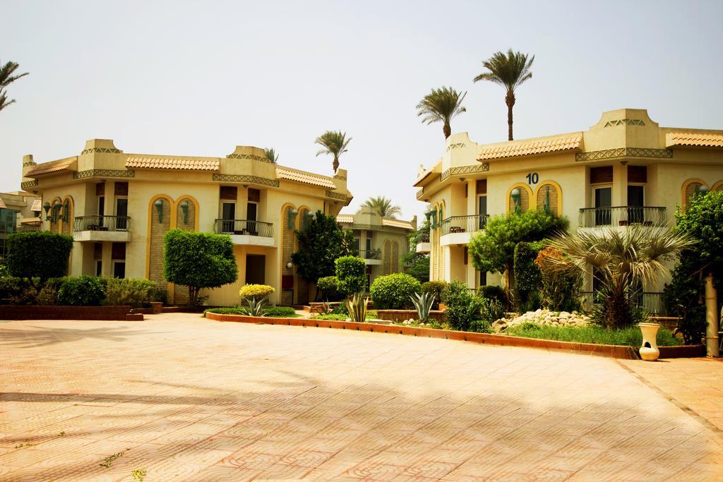 Cataract Pyramids Resort Kafrat al Jabal Exterior photo