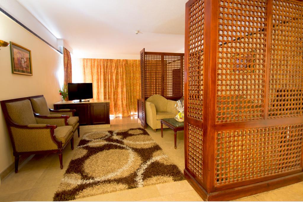 Cataract Pyramids Resort Kafrat al Jabal Exterior photo
