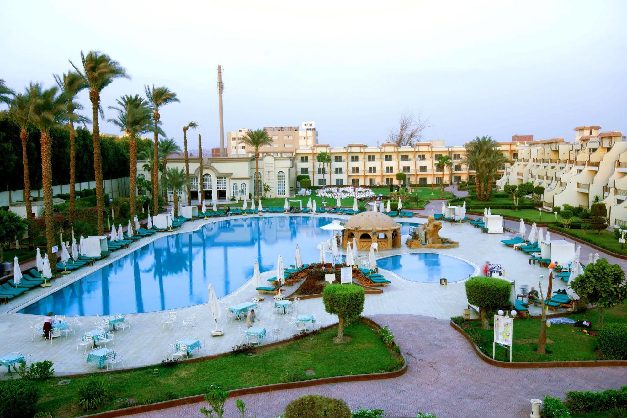 Cataract Pyramids Resort Kafrat al Jabal Exterior photo